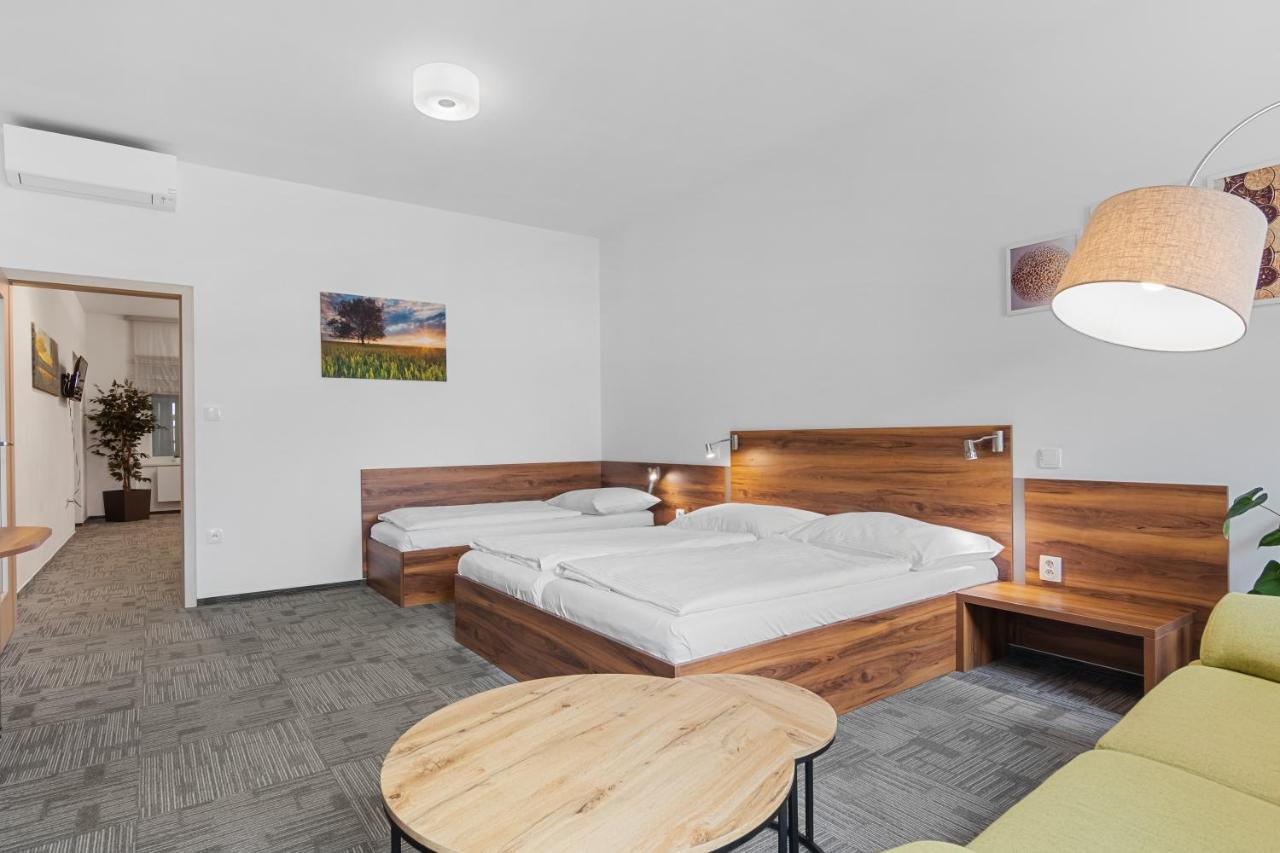 Penzion Na Náměstí Dvůr Králové nad Labem Exterior foto
